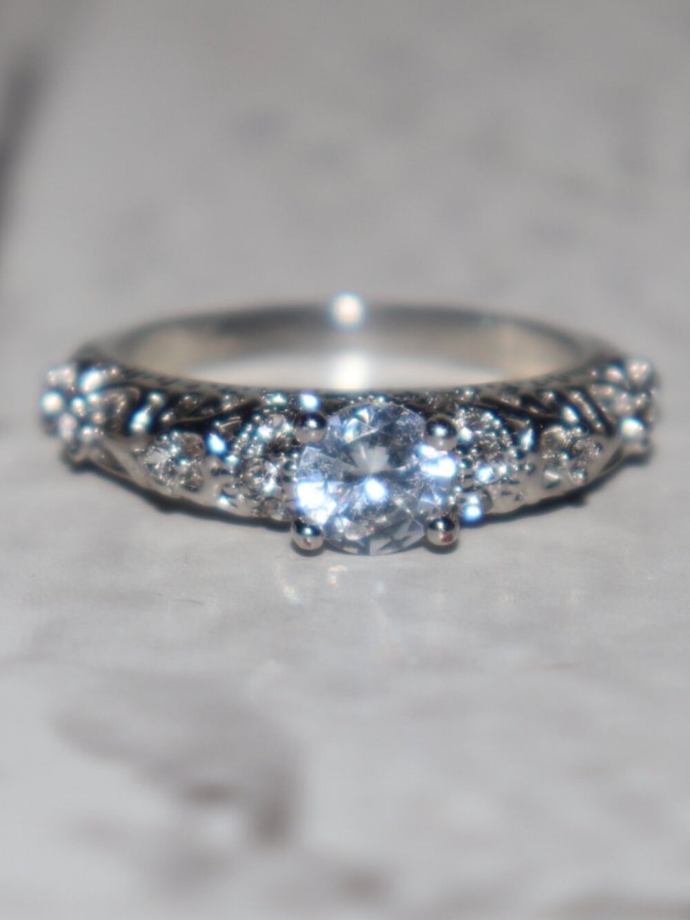 ✨ Silver Round‑Cut CZ Ring · Size 9 Clear center stone · Side accents · Classic